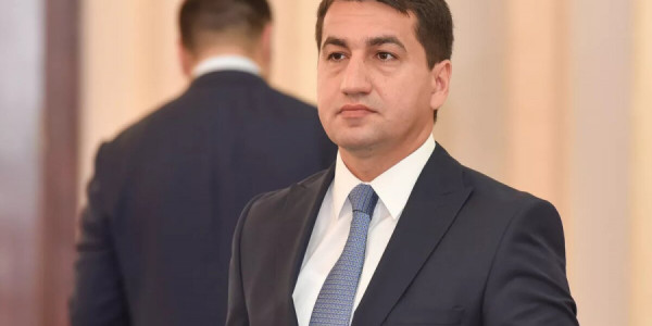 Hikmət Hacıyev Şuşada "Tiktok" və "Linkedin"in məsul şəxsləri ilə uşaqların onlayn qorunması məsələlərini müzakirə edib