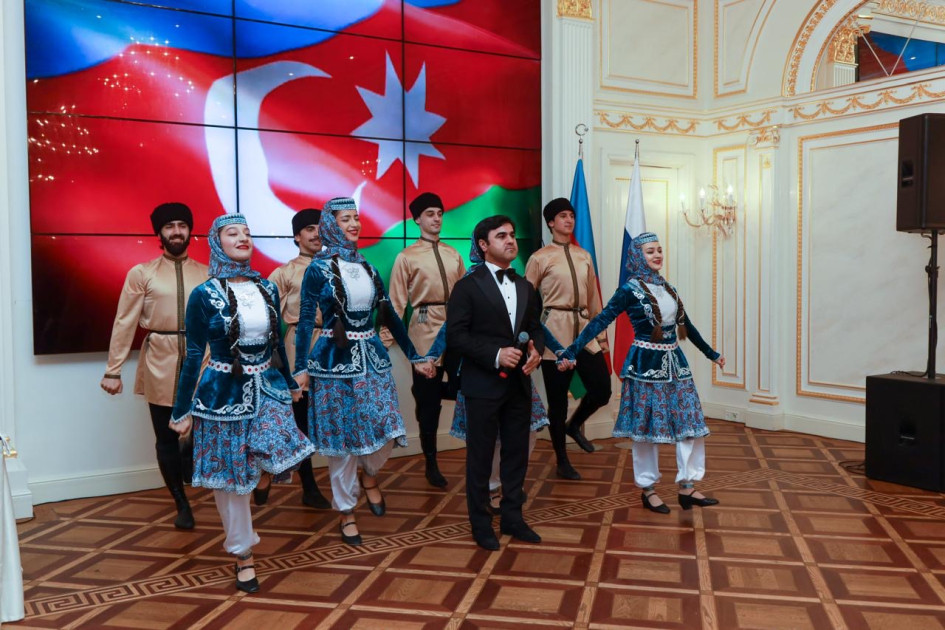 Sankt-Peterburqda Azərbaycan dövlətçiliyinin 108 illik tarixi qeyd olunub