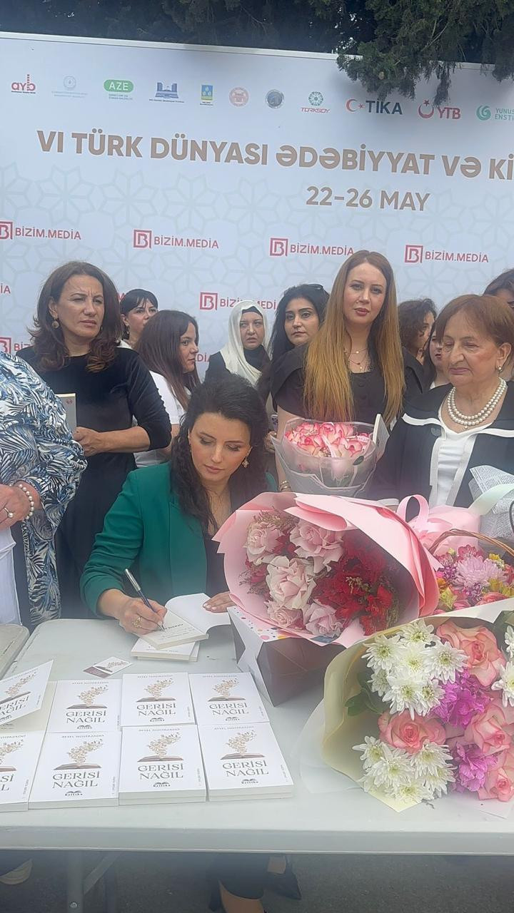 Aysel Nəsirzadənin imza günü böyük maraqla qarşılandı