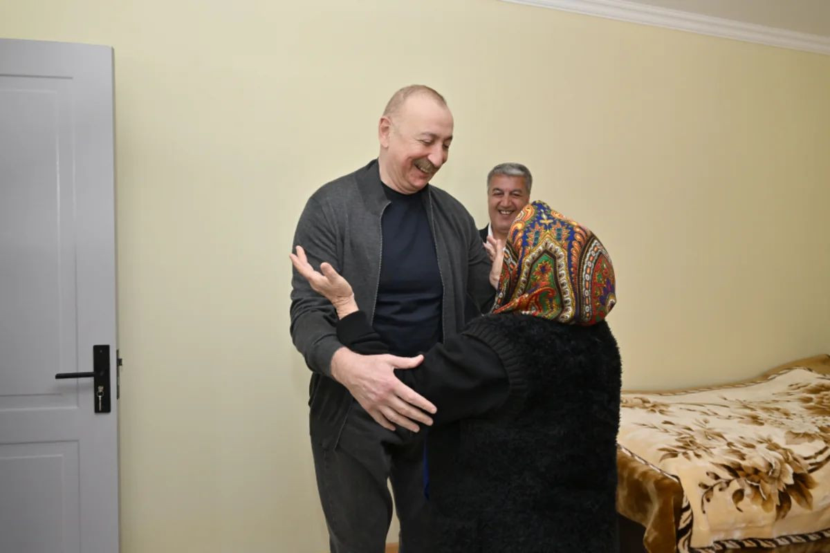 Prezident İlham Əliyev Şuşanın Böyük Qaladərəsi kəndində görülən işlərlə tanış olub, sakinlərlə görüşüb