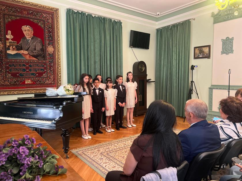 Səməd Vurğunun yubileyinə həsr olunmuş konsertdə şagirdlərin ifasında əsərlər səsləndirilib