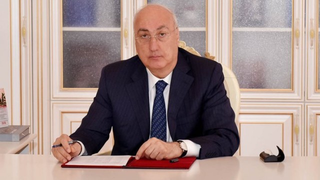 İCRA BAŞÇISI VƏ MÜAVİNİ MƏHKƏMƏYƏ VERİLDİ - 400 fəhlə tərəfindən + DETALLAR