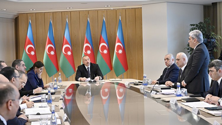 Prezident Samir Şərifova belə irad tutdu: "Sadə sual verirəm, sən isə başlayıbsan leksiya oxumağa" - VİDEO