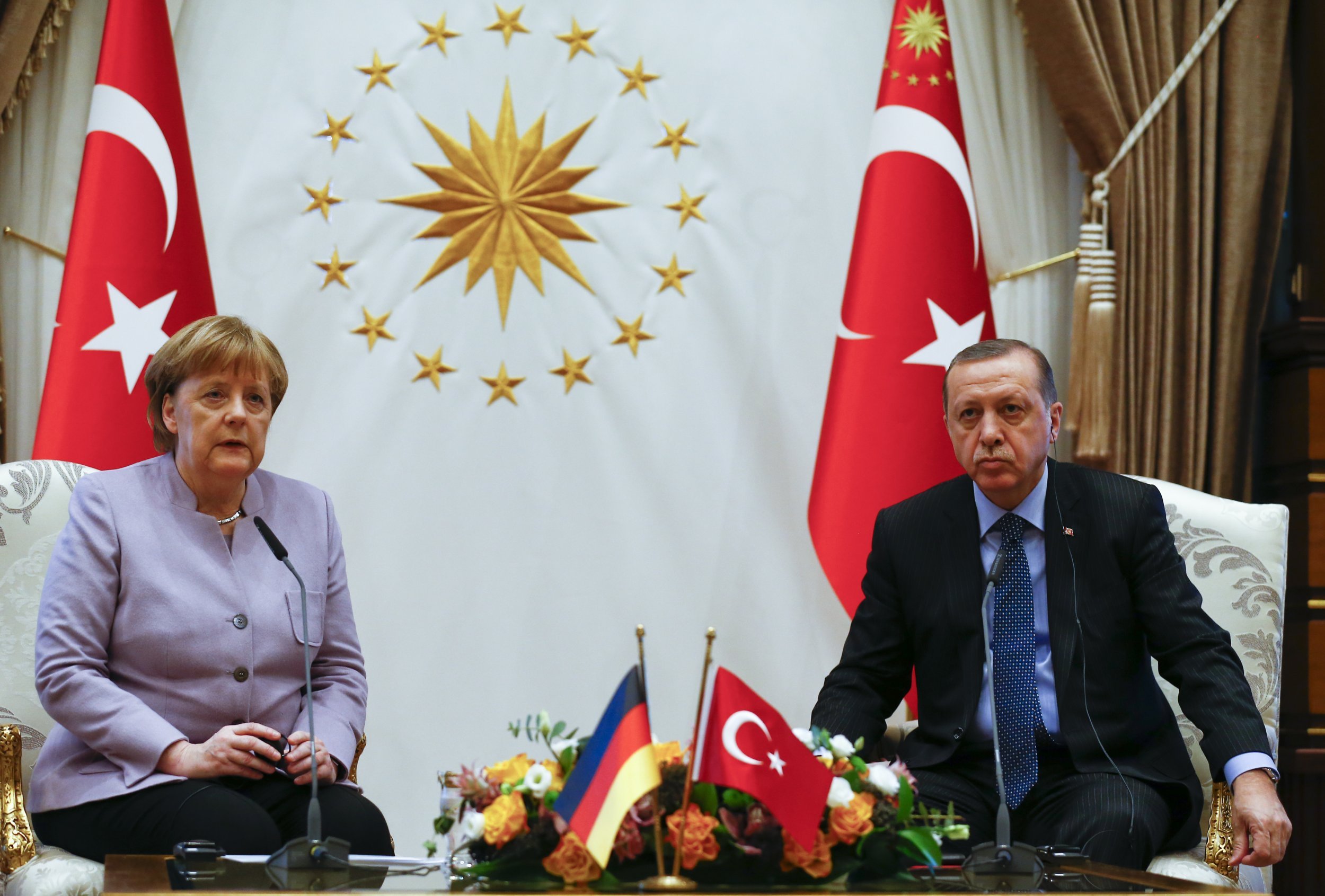 Merkel Ərdoğanla görüşəcək
