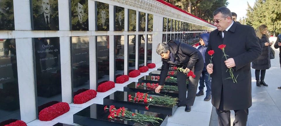 İSBAM&nbsp;rəhbərliyi Şəhidlər Xiyabanını ziyarət ediblər - FOTOLAR