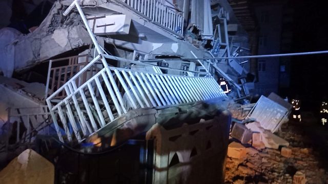 TÜRKİYƏDƏ 6.8 BAL GÜCÜNDƏ ZƏLZƏLƏ: 20 nəfər öldü, 1015&nbsp;yaralı var