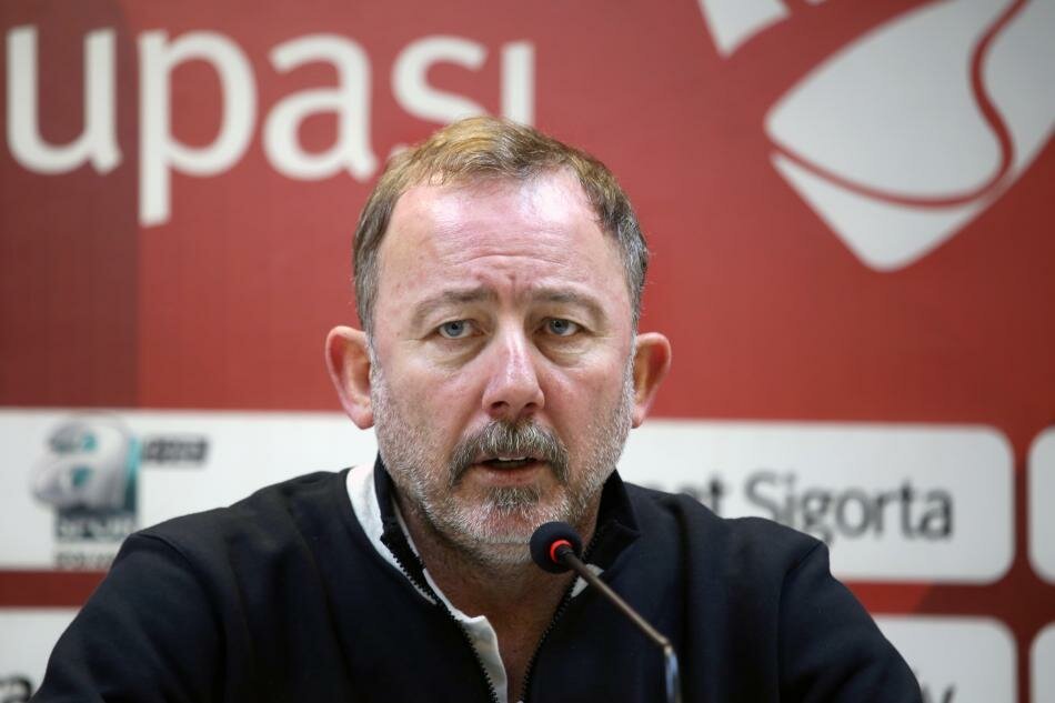 "Beşiktaş"ın&nbsp;baş məşqçisinin istefası qəbul olunmadı - Açıqlama&nbsp;(Yenilənib)