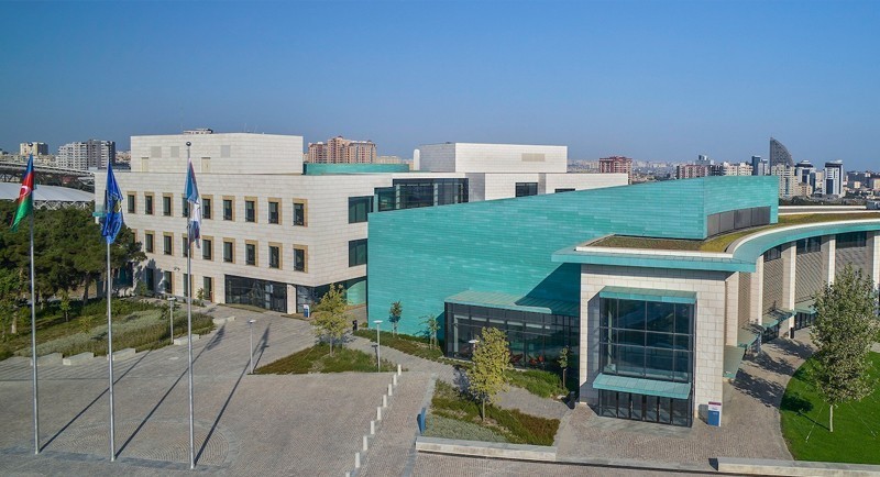 Tanınmış jurnalistə ADA Universitetinin fəxri doktoru adı verildi