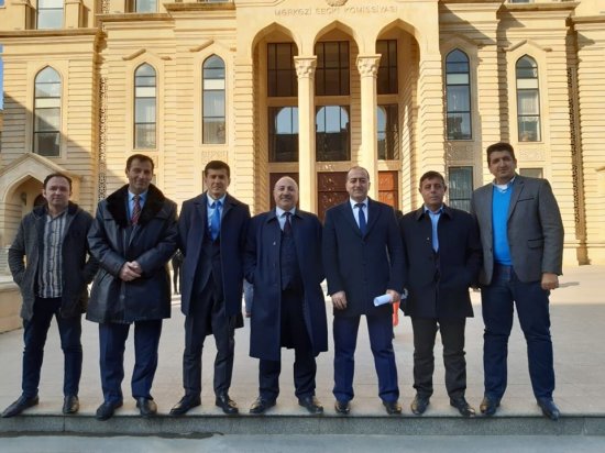 Deputatlığa namizədlər MSK-nın qarşısında - 120 saylı dairə ilə bağlı 16 tələb qaldırıldı + FOTO