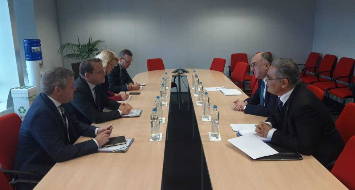 Elmar Məmmədyarov Avropa İttifaqının komissarı yeni sazişi müzakirə edib