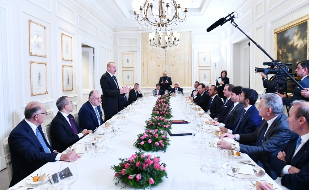 İlham Əliyev&nbsp;İtaliyanın ən iri şirkətlərinin rəhbərləri ilə bir araya gəldi - İşçi naharı +&nbsp;FOTO