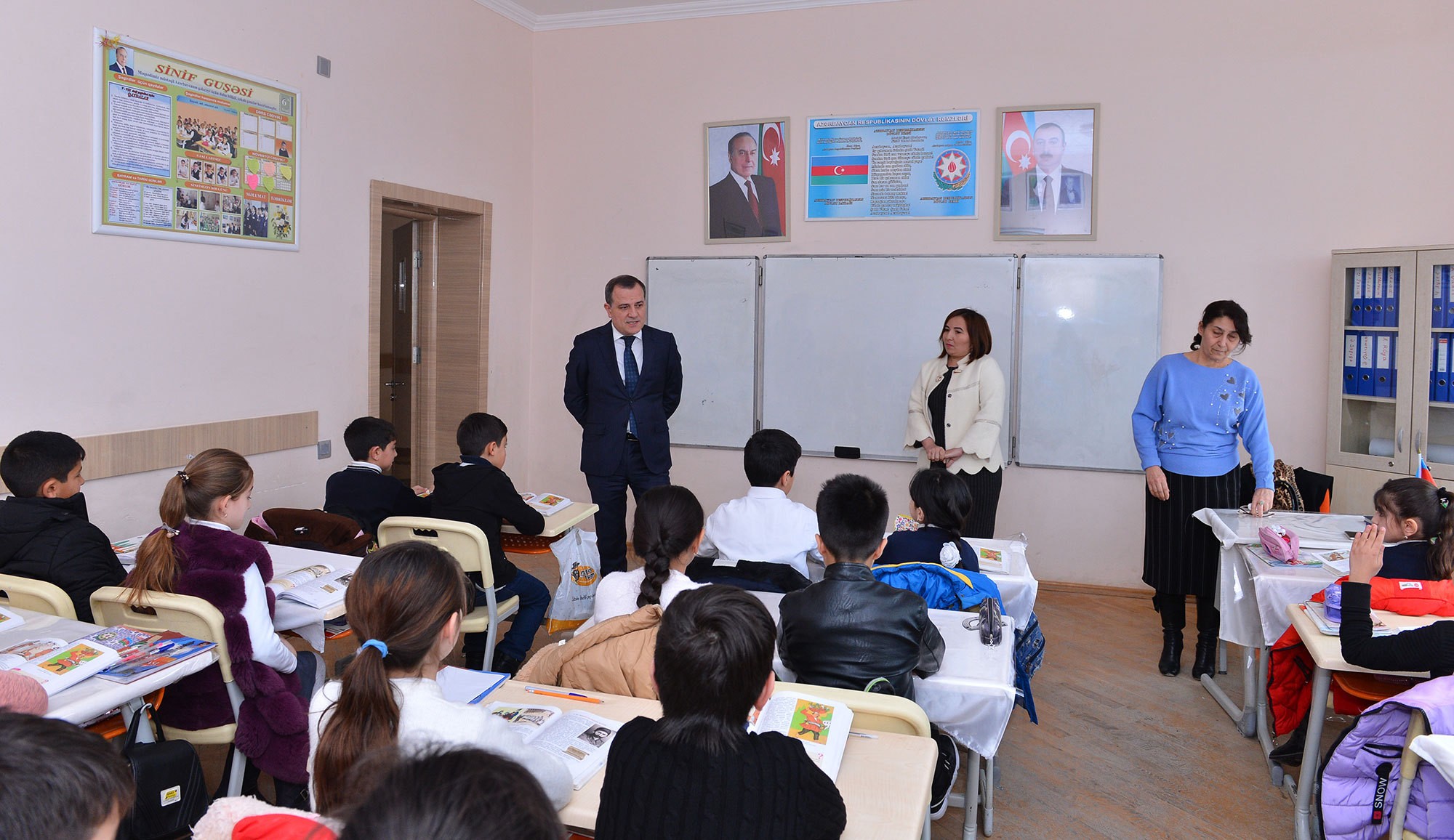 Ceyhun Bayramov&nbsp;Hacıqabulda liseydə olub, tapşırıqlar verib - FOTO
