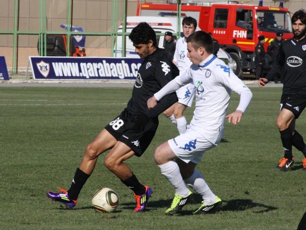 Mahir Emreli&nbsp; meydandan qovuldu - "Qarabağ" "Sumqayıt"a qalib gəldi