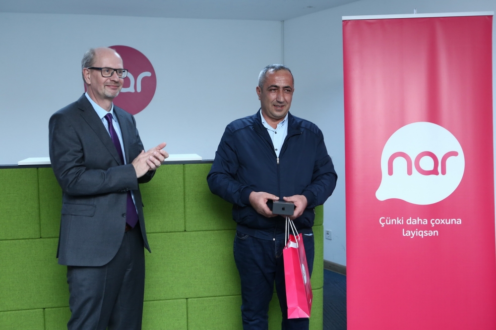 &ldquo;Nar&rdquo;ın 1 milyonuncu 4G istifadəçisinə ən son model smartfon hədiyyə edilib - FOTO