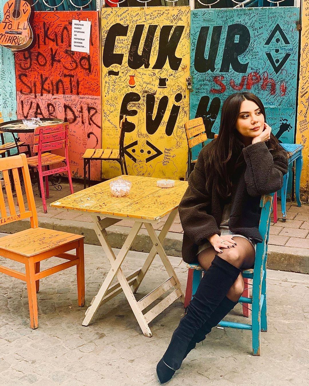 "Dostlar "Çukur"dayız" -&nbsp;Rəqqasə Oksana populyar serialın çəkiliş meydanında + FOTOLAR