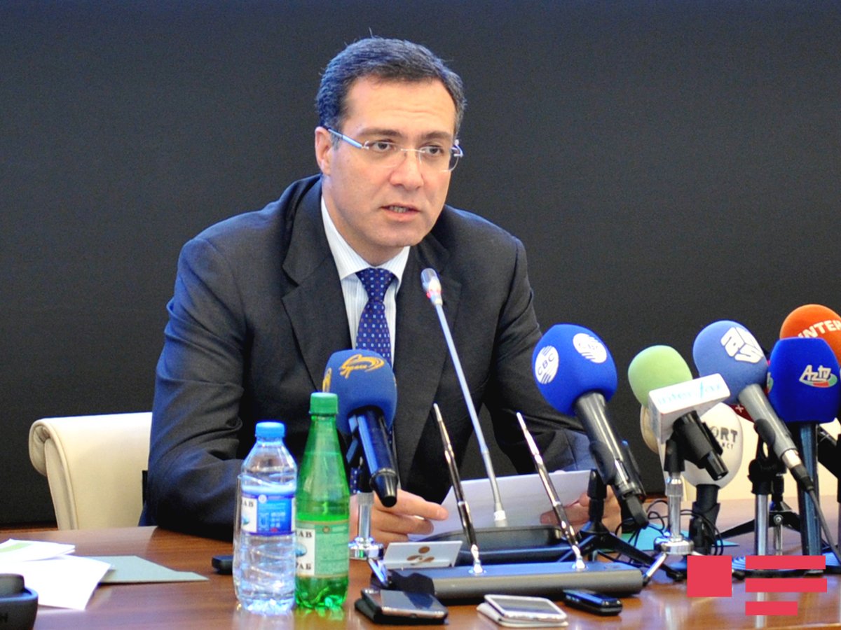 Prezidentin köməkçisi brifinqdə: "Hamı karantindən yorulub, ancaq bu virus&nbsp;heç hara itməyib"