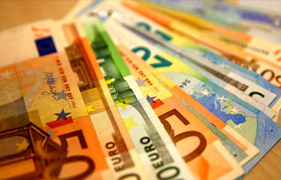 ARDNF mart ayında 3 milyarda yaxın valyuta satışı həyata keçirib