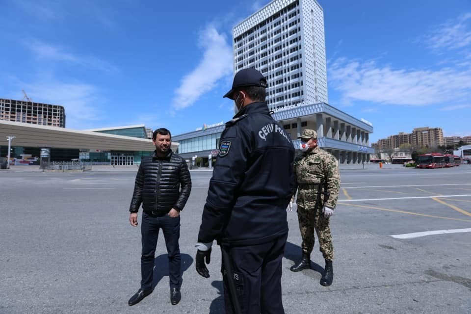 Bakıda polis xüsusi karantin rejimini pozanlara qarşı reydlər davam edir