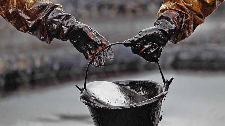 Meksika körfəzində neft hasilatı qismən dayandırılıb