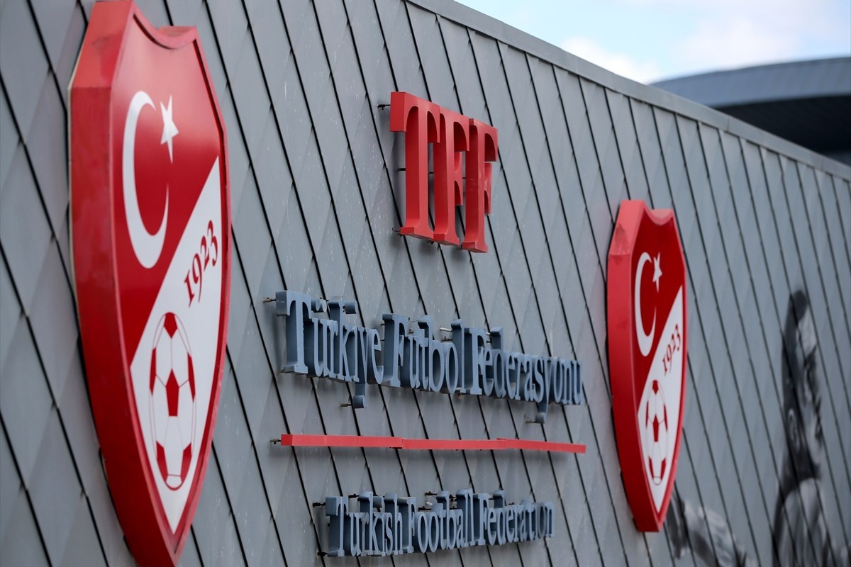 "Beşiktaş" və "Qalatasaray" cərimələnib