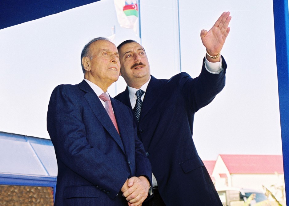İlham Əliyevdən Milli Qurtuluş Günü ilə bağlı - Paylaşım (FOTO)