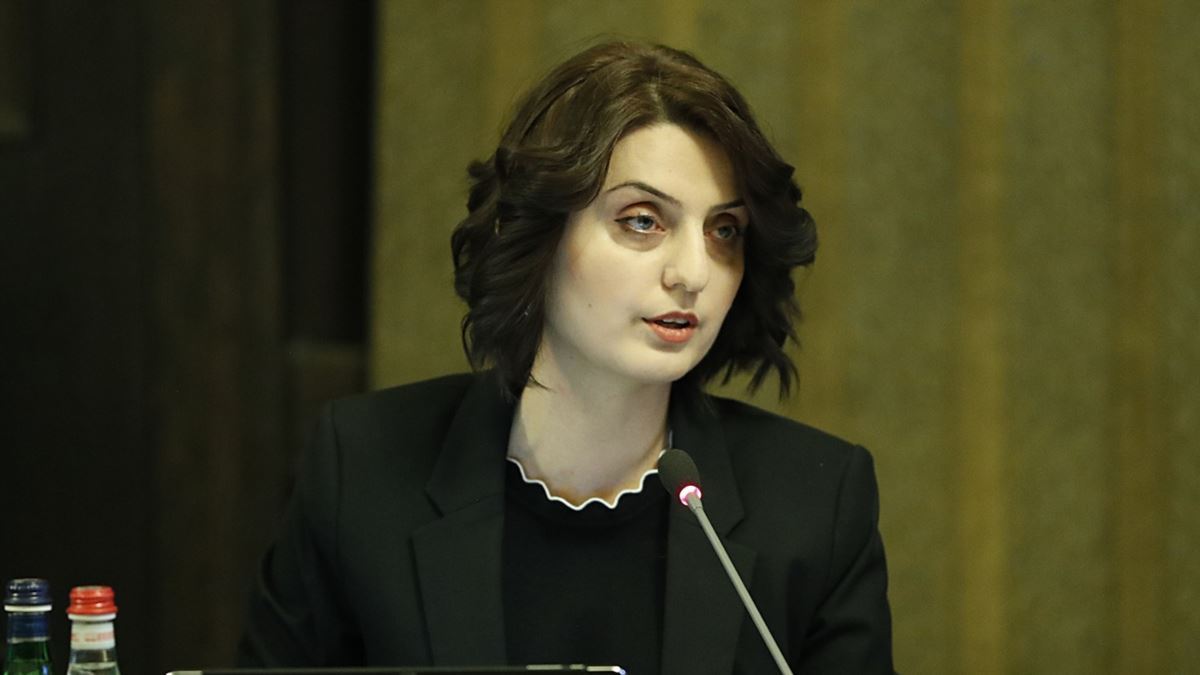 Ermənistanda nazir koronavirusa yoluxdu