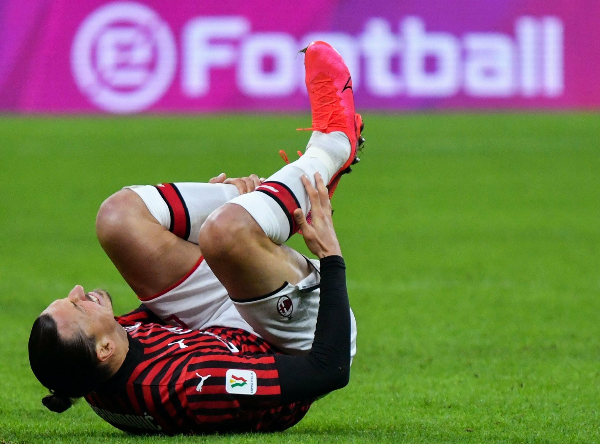 Zlatan İbrahimoviç məşqdə zədələnib