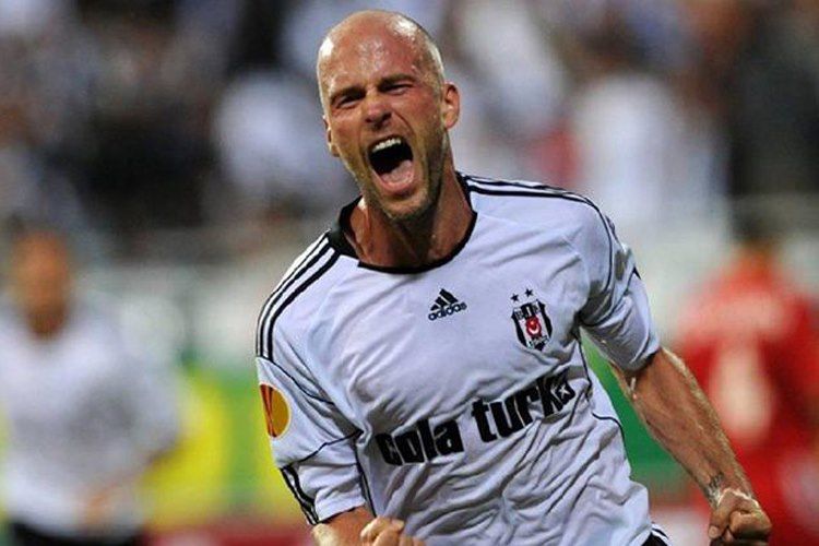 Komandasının oyununa pul qoyuluşu edən klub sahibi cazalandırılıb