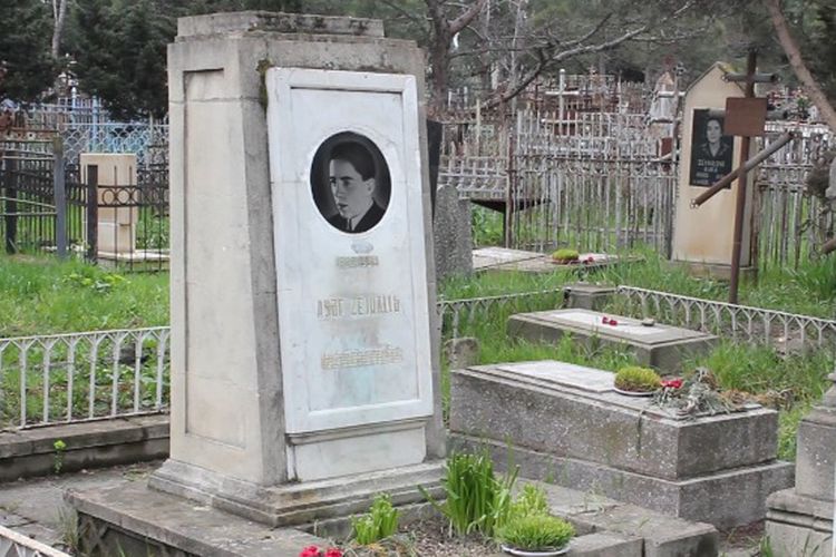 Mədəniyyət Nazirliyi: "Asəf Zeynallının məzarı ilə bağlı vəziyyətin tezliklə düzəldilməsinə çalışacağıq"