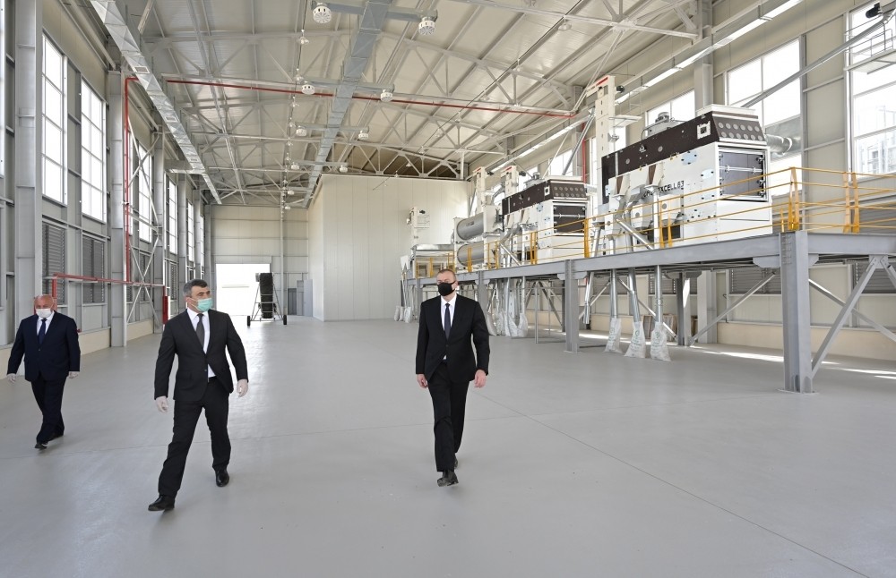 Prezident Ağcabədidə &ldquo;ASAN xidmət&rdquo; mərkəzi ilə yeni zavodun açılışını etdi&nbsp;- FOTOLAR