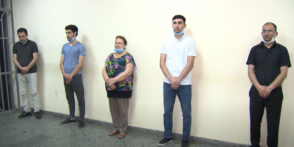 Metroda polisə tabe olmayan şəxslər barəsində həbs qərarı verildi