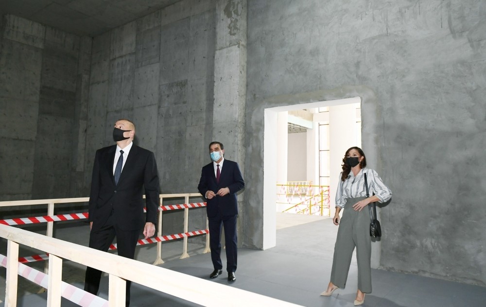 Prezident Gəncə Dövlət Dram Teatrının yeni binasının tikintisi ilə tanış olub&nbsp;- FOTO