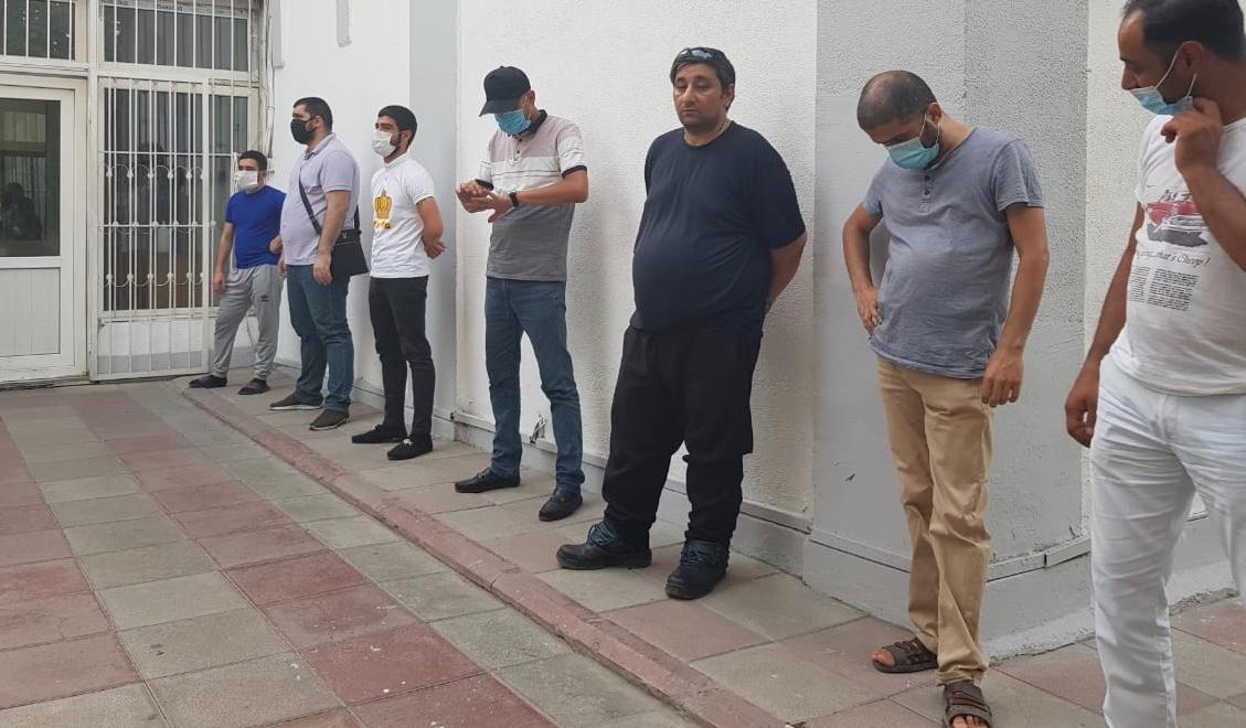 Bakıda çay evində 17 nəfər saxlanıldı - FOTO
