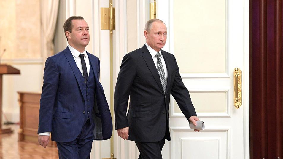 &ldquo;Bu sualı illərdir eşidirəm..." - Medvedev Putinlə münasibətlərindən söz açıb