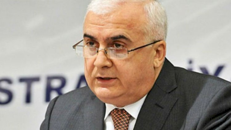 Daha bir sabiq nazir namaz qılır: "O qədər əyri-əskik işlər oldu ki..."