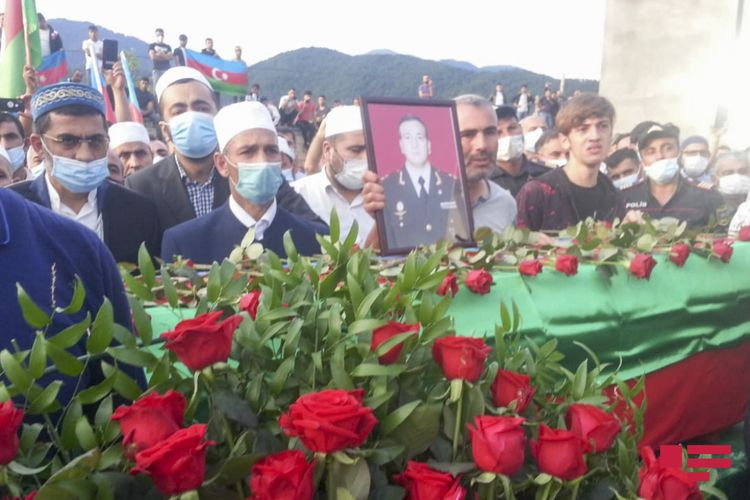Şəhid general-mayor Polad Həşimovla ata ocağında vida mərasimi keçirilib&nbsp;- FOTOLAR