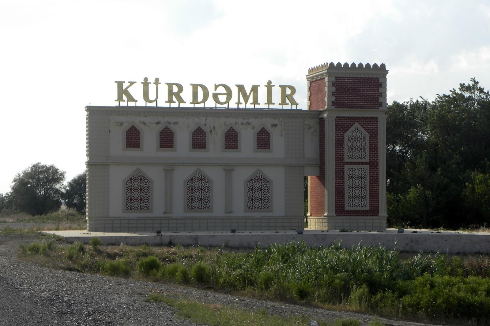 KÜRDƏMİRDƏ DƏHŞƏTLİ QƏTL: 43 yaşlı şəxs 74 yaşlı anasının başını kəsdi, qonşusunu öldürdü, daha sonra bir nəfəri vurdu (Yenilənib)