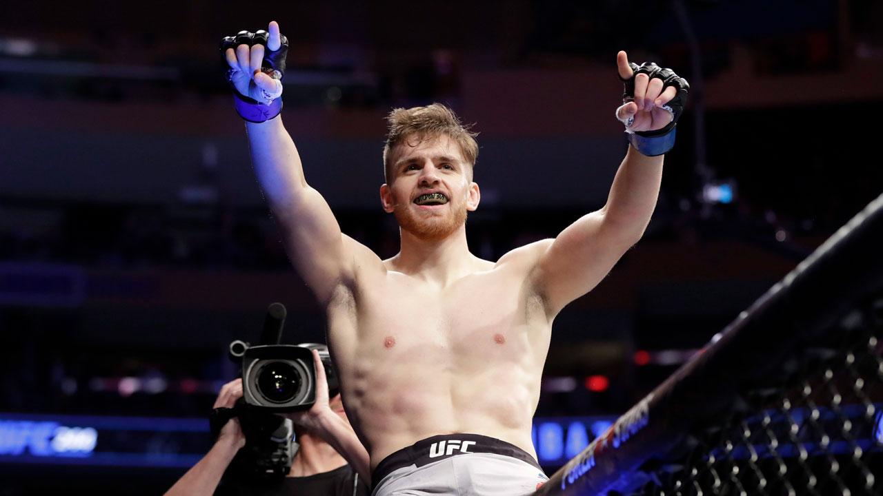 UFC qondarma rejimin "bayrağ"ını qaldıran erməni idmançını cəzalandırdı