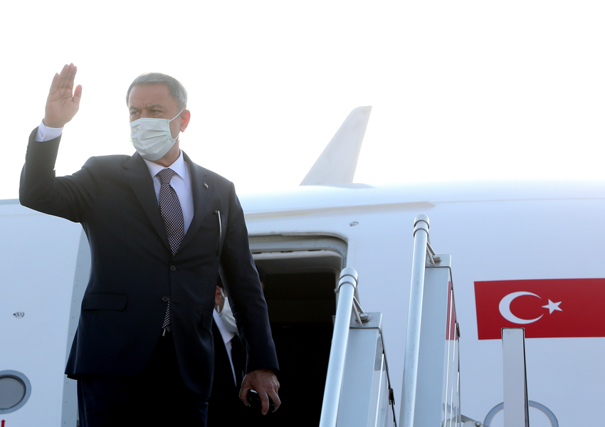 Hulusi Akar böyük heyətlə Azərbaycana gəlib