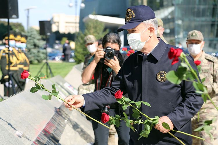 Hulusi Akar Zakir Həsənovla birgə hərbi təlimi izlədi: "Sonadək Azərbaycanın yanındayıq&rdquo;