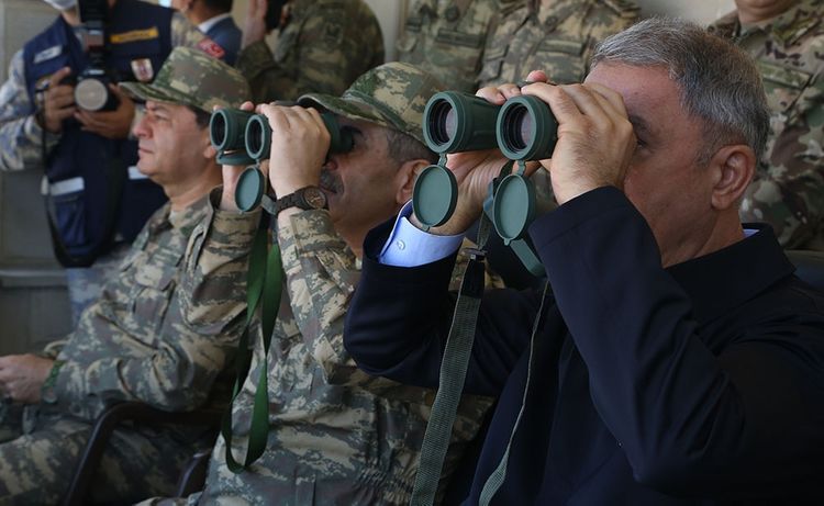 Zakir Həsənovla Hulusi Akar telefonda danışdı:&nbsp;&ldquo;Ermənistan müharibə cinayətlərini davam etdirir..."