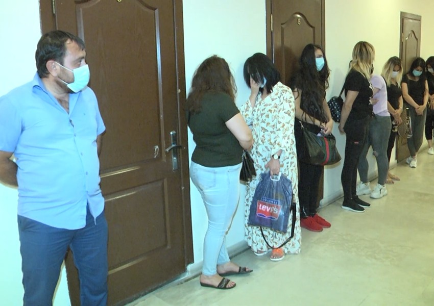 Bakıda karantin rejimində müştərilərə xidmət edən masaj salonu: 1 kişi, 10 qadın saxlanıldı + FOTO