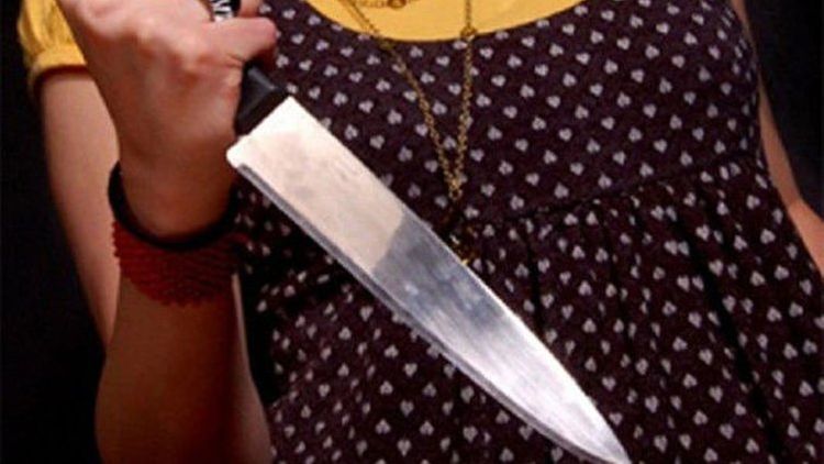 49 yaşlı qadın yaxın qohumu olan 61 yaşlı qadını öldürdü - Gecə evində...