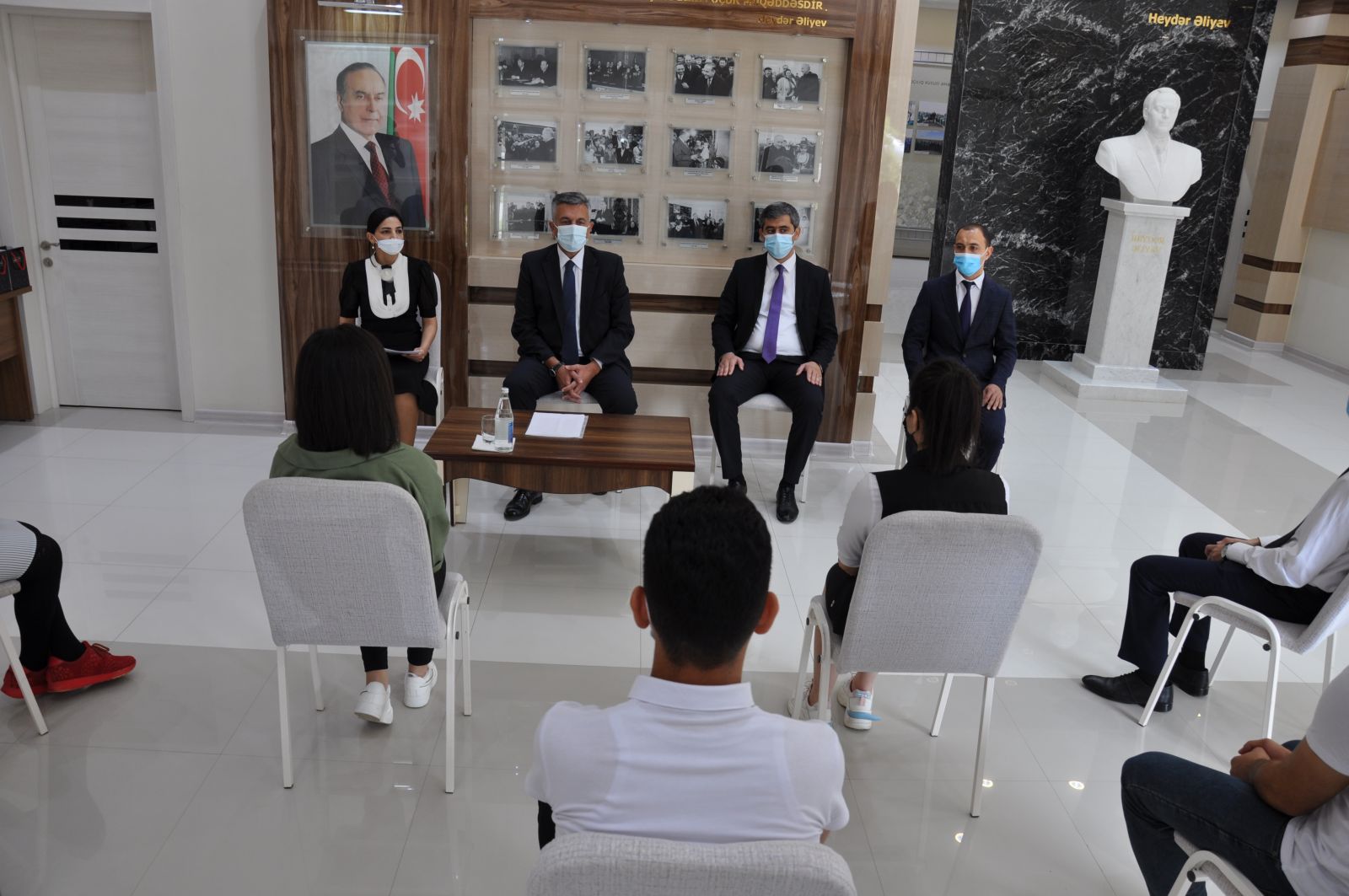 Biləsuvarda yüksək bal toplayan məzunlarla görüş keçirilib - FOTOLAR