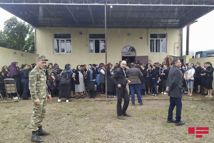 Azərbaycan Ordusunun şəhid olan hərbçisi ilə vida mərasimi keçirilir