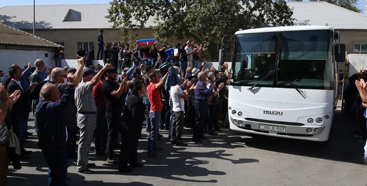 Hərbi vəzifəlilərin səfərbərlik üzrə yola salınmasına başlanılıb