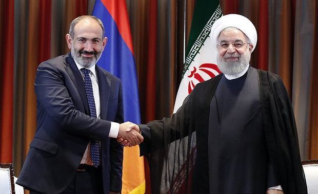 Paşinyan İran Prezidenti&nbsp;ilə Qarabağdakı döyüşləri müzakirə edib