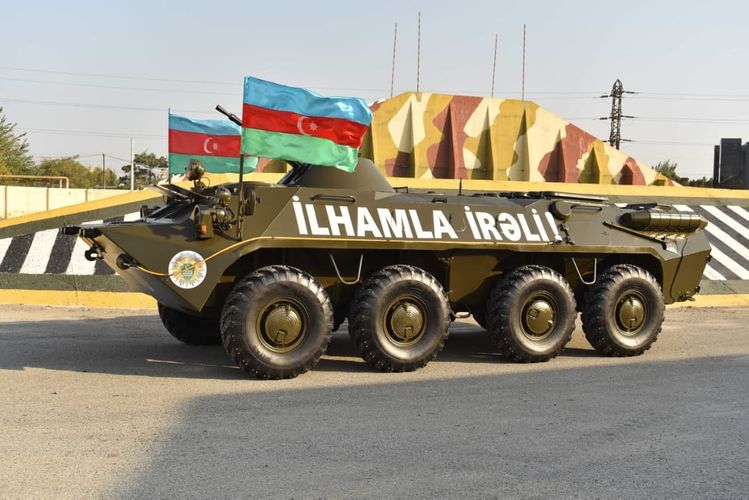 DSX-ya BTR-70M tipli zirehli nəqliyyat vasitəsi hədiyyə edilib - FOTOLAR