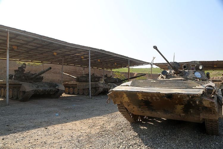 Müdafiə Nazirliyi düşmənin&nbsp;atıb-qaçdığı növbəti hərbi texnikaların görüntülərini yaydı - FOTOLAR