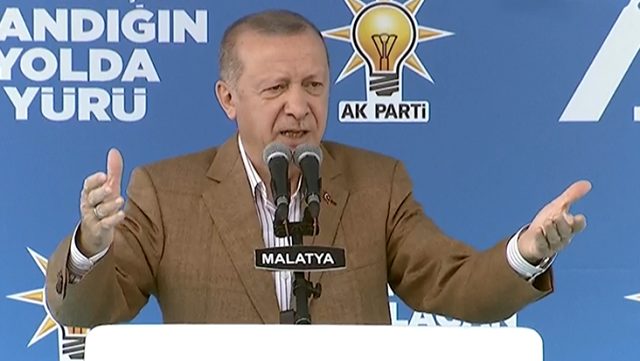 "Siz daha kiminlə rəqs etdiyinizi bilmirsiniz..." - Ərdoğan Türkiyəni sanksiya ilə təhdid edən ABŞ-a sərt mesaj verdi